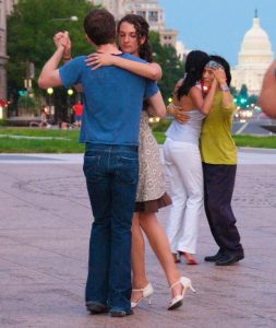 Tango dancers in the city